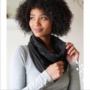 NWT Beyond Yoga Pocket Infinity Black Scarf Women's One Size